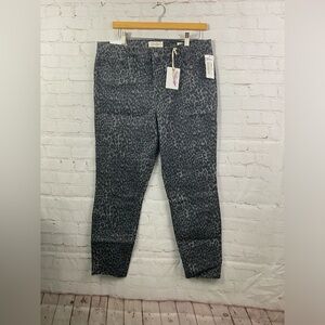 Jessica Simpson size 32 adored high rise leopard print distressed ankle pants